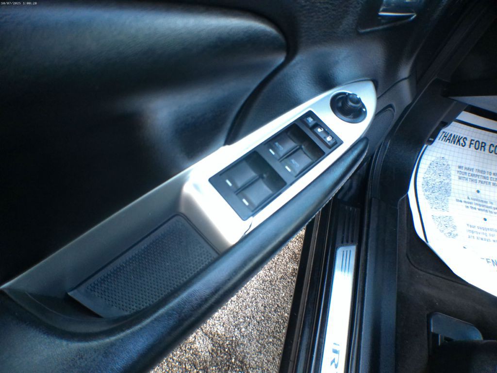 2011 Chrysler 200 Image 9