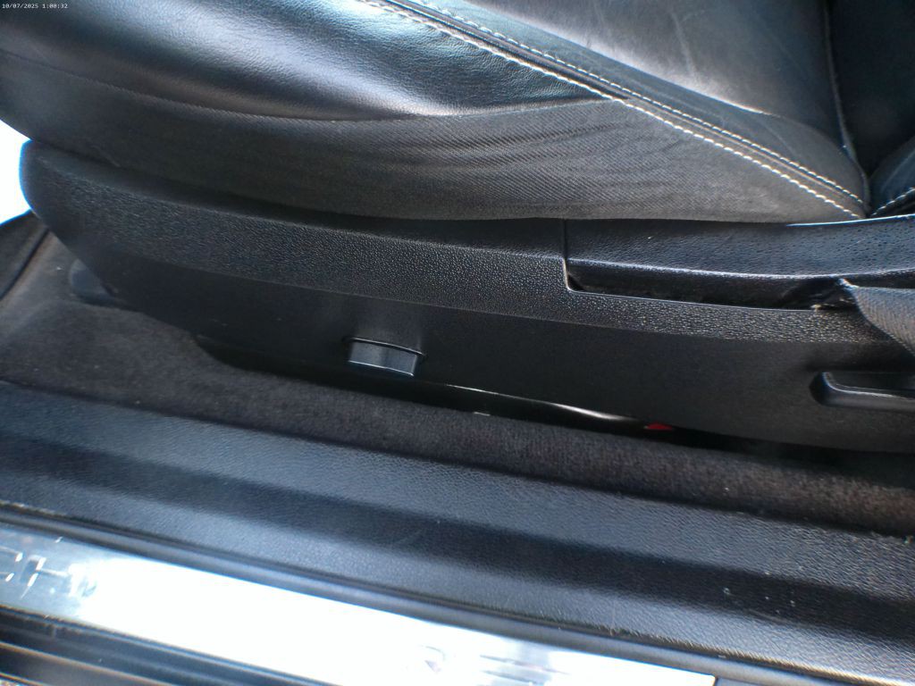 2011 Chrysler 200 Image 10
