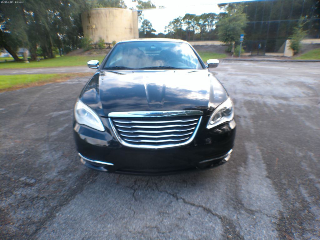 2011 Chrysler 200 Image 13