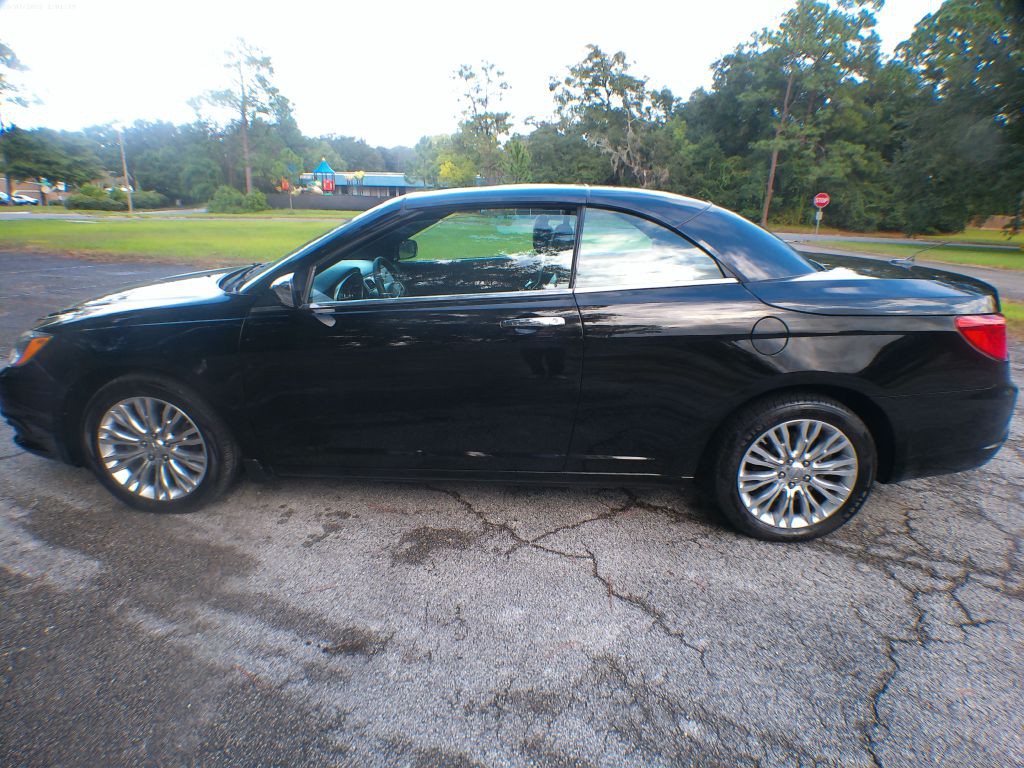 2011 Chrysler 200 Image 14