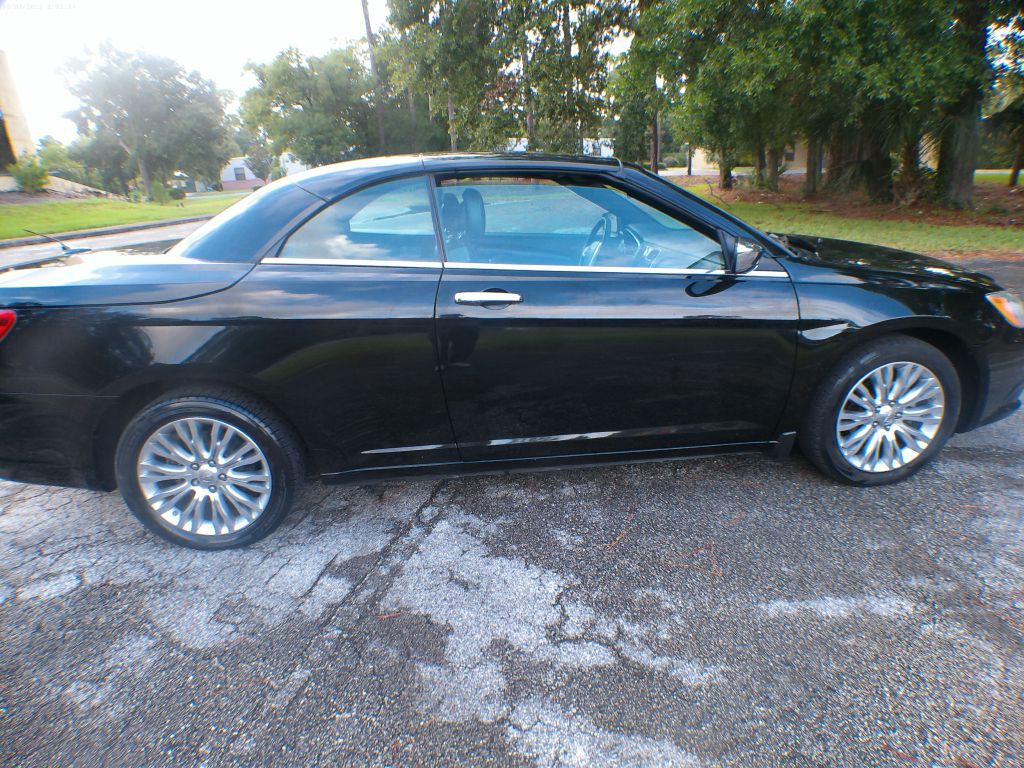 2011 Chrysler 200 Image 15