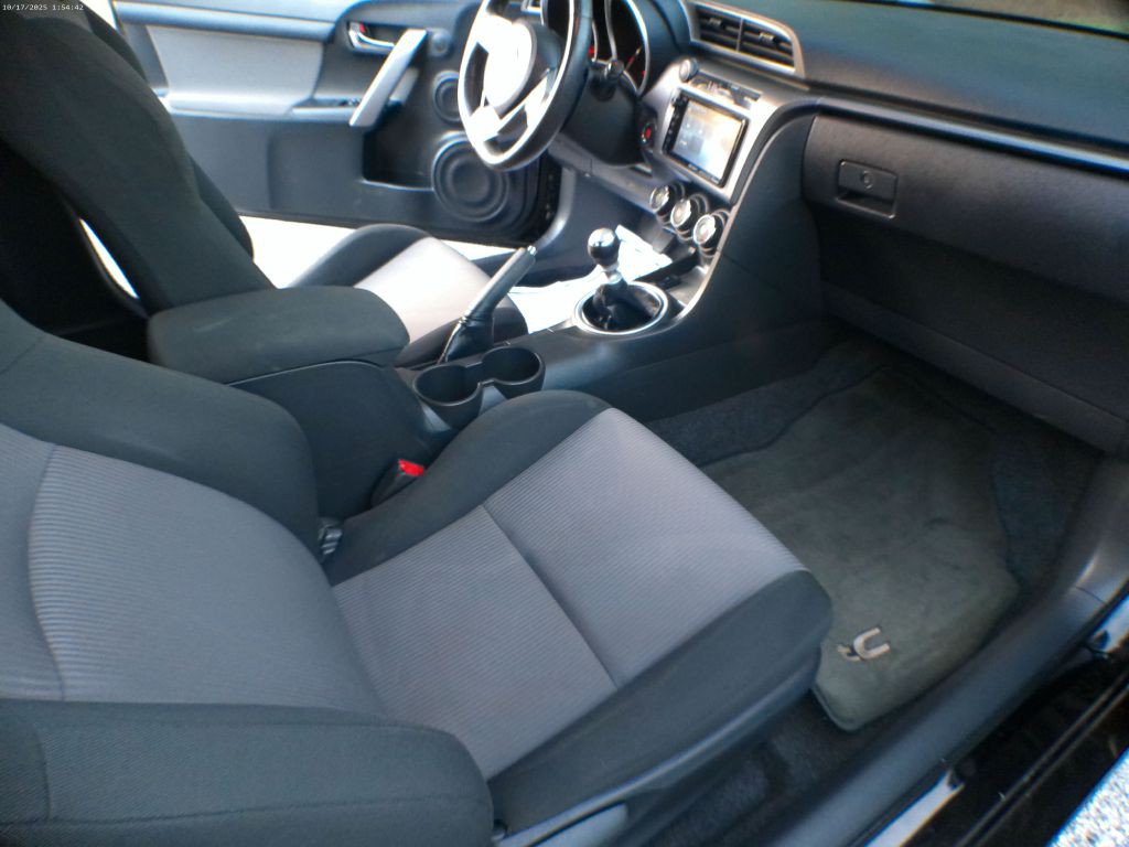 2016 Scion tC Image 7