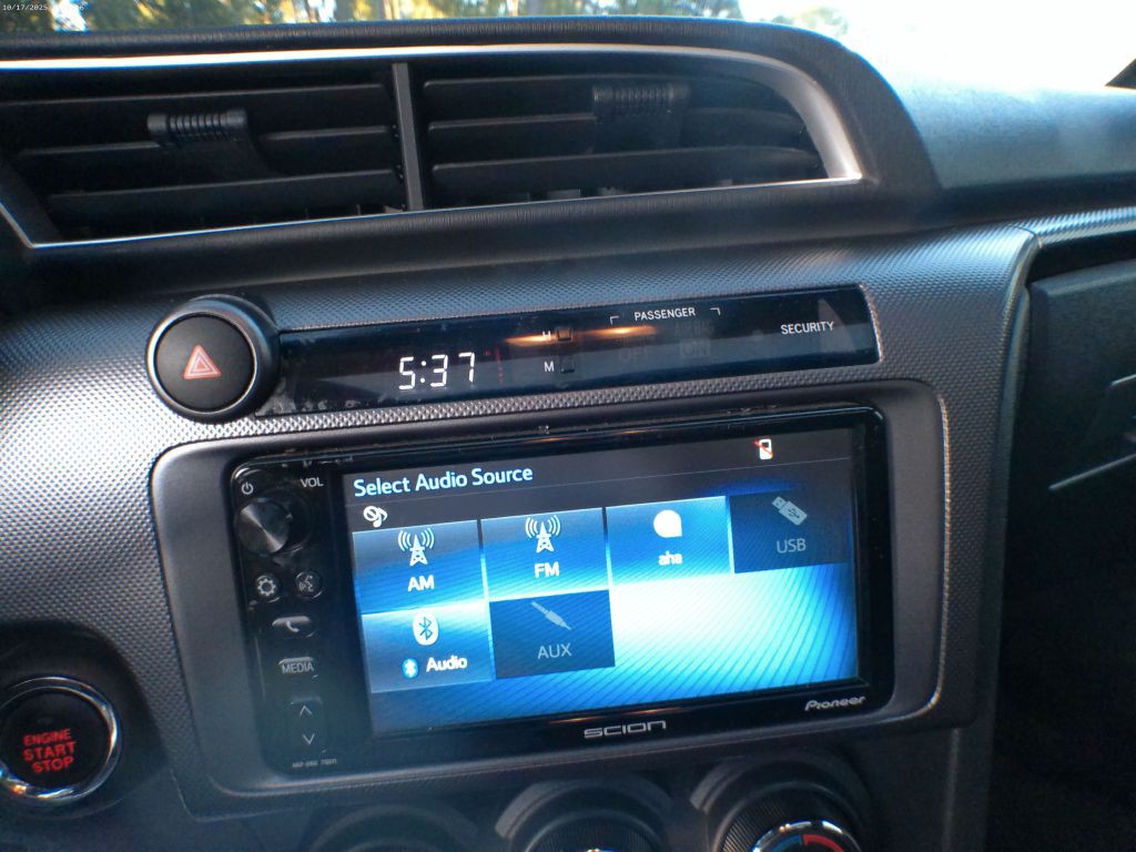 2016 Scion tC Image 9