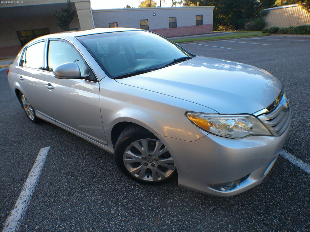2011 Toyota Avalon Image 2