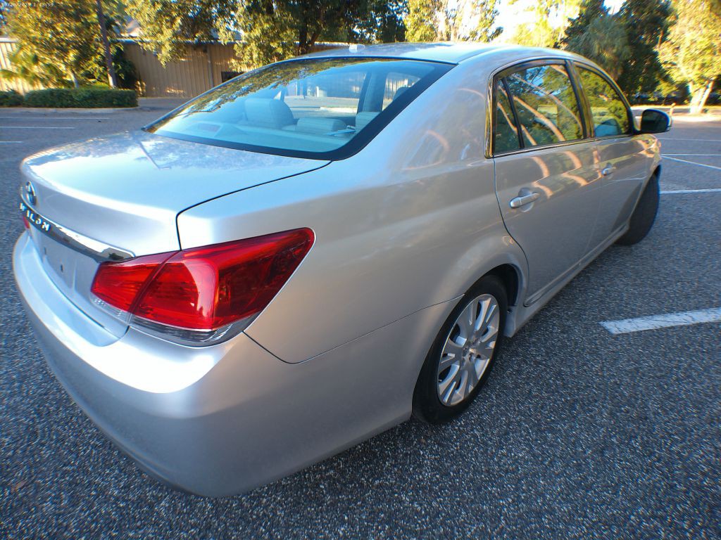 2011 Toyota Avalon Image 3