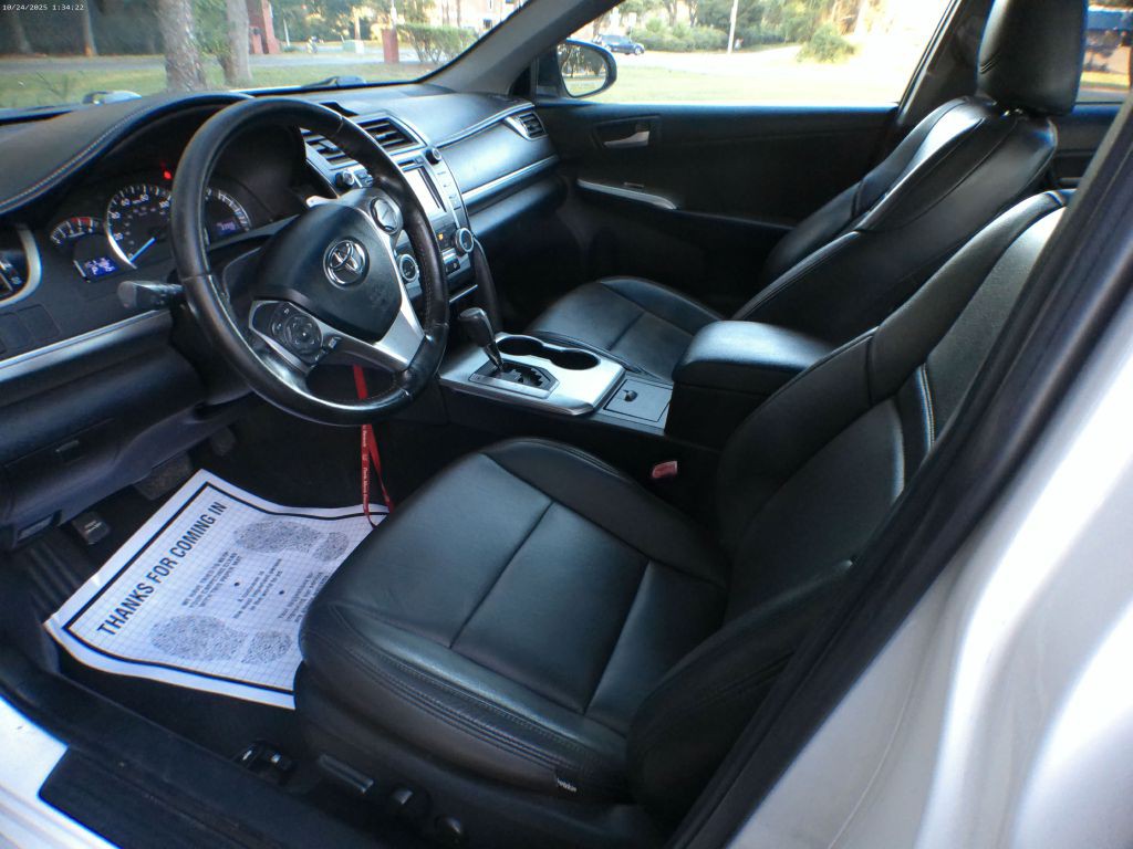 2012 Toyota Camry Image 5