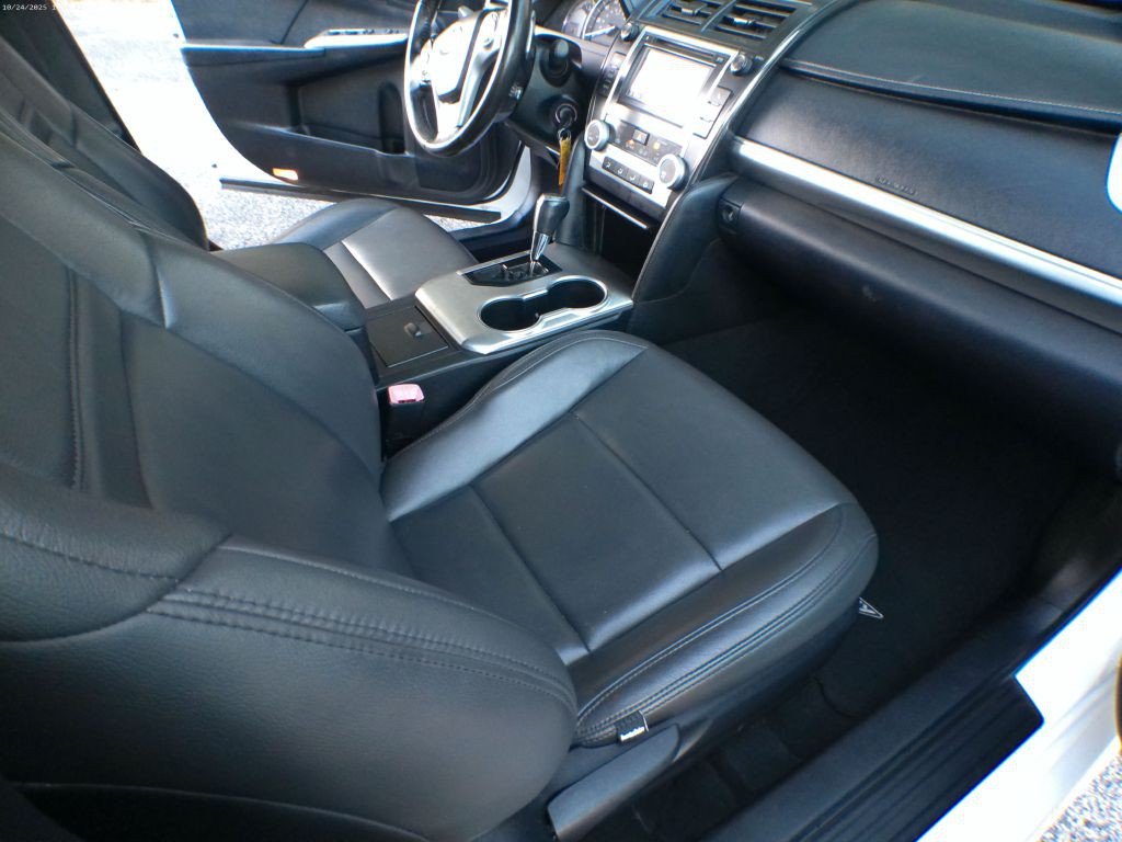 2012 Toyota Camry Image 7