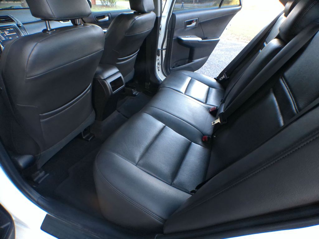 2012 Toyota Camry Image 8