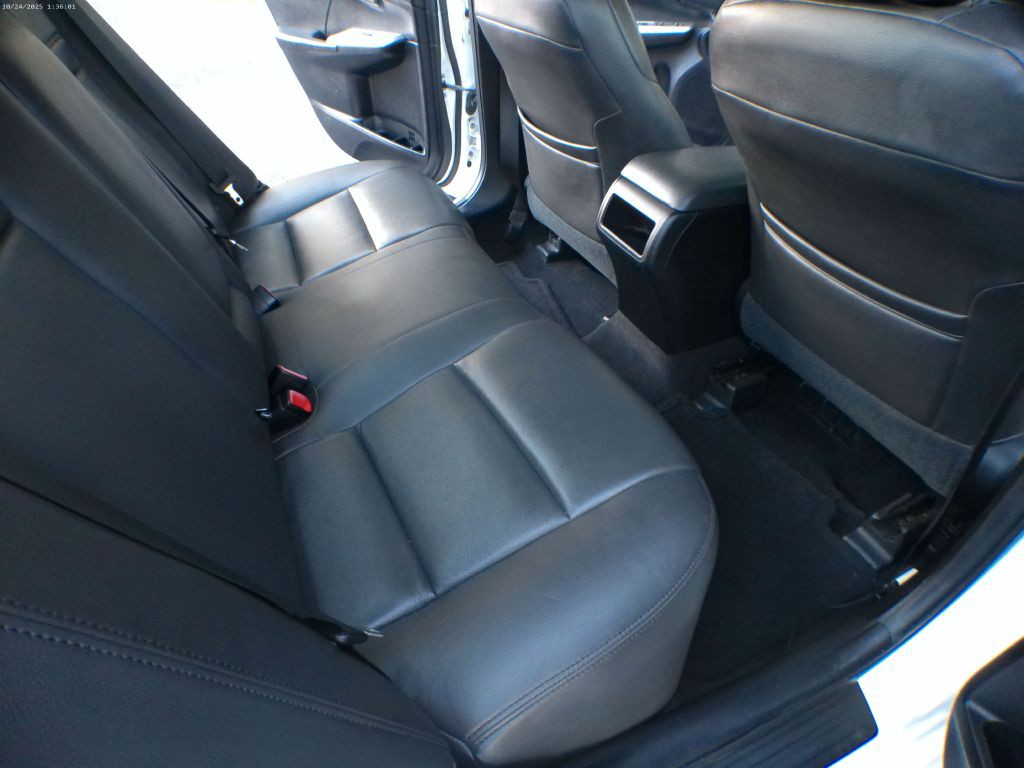 2012 Toyota Camry Image 9