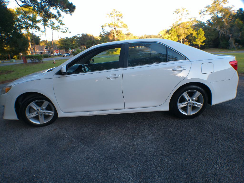 2012 Toyota Camry Image 17