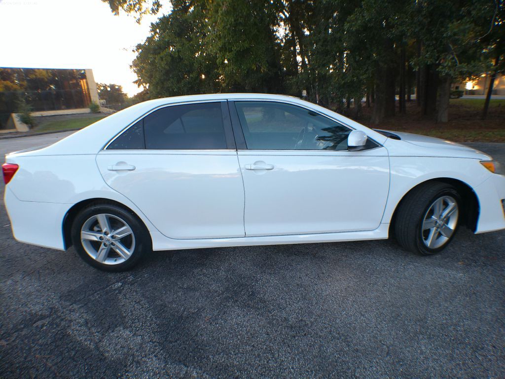 2012 Toyota Camry Image 18