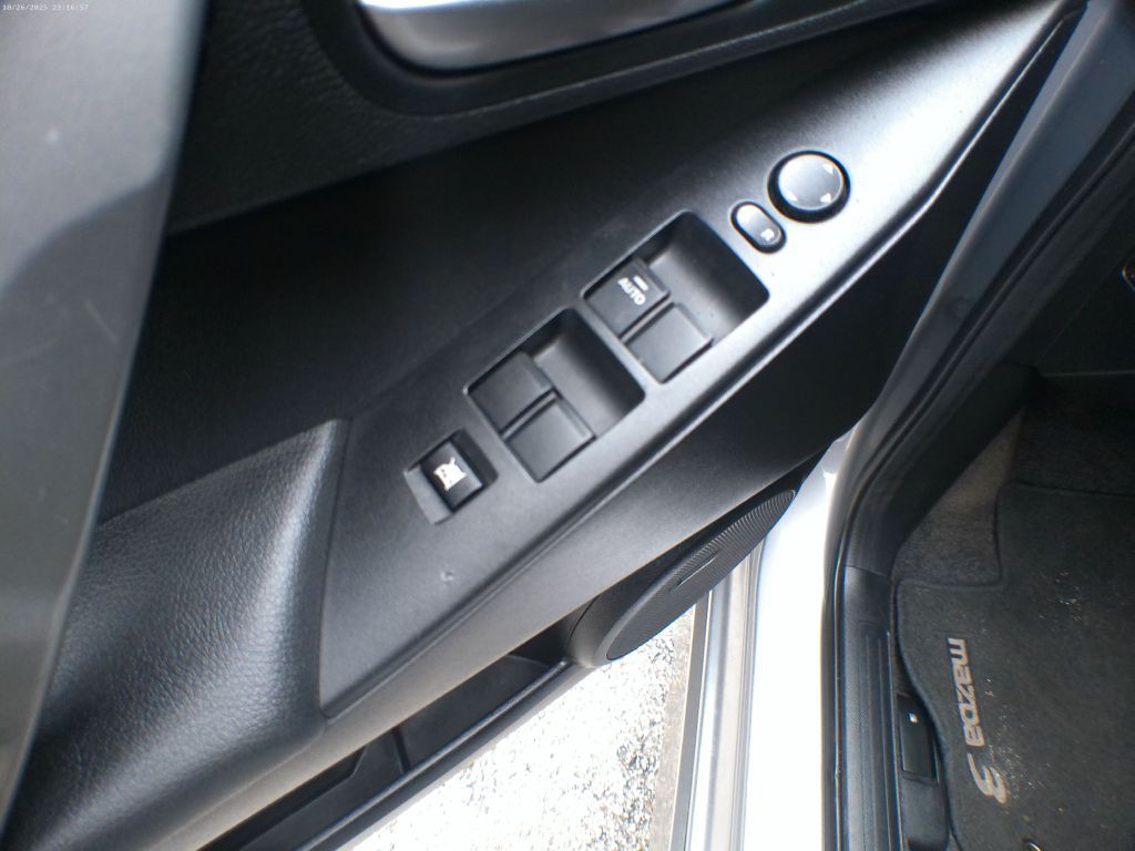 2011 Mazda Mazda3 Image 12