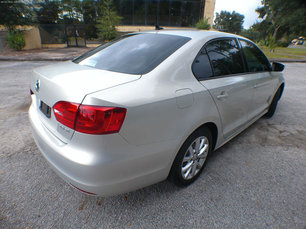 2011 Volkswagen Jetta Image 3