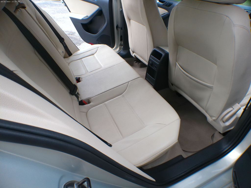 2011 Volkswagen Jetta Image 8