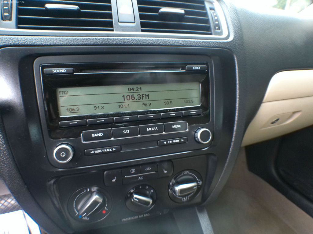 2011 Volkswagen Jetta Image 11