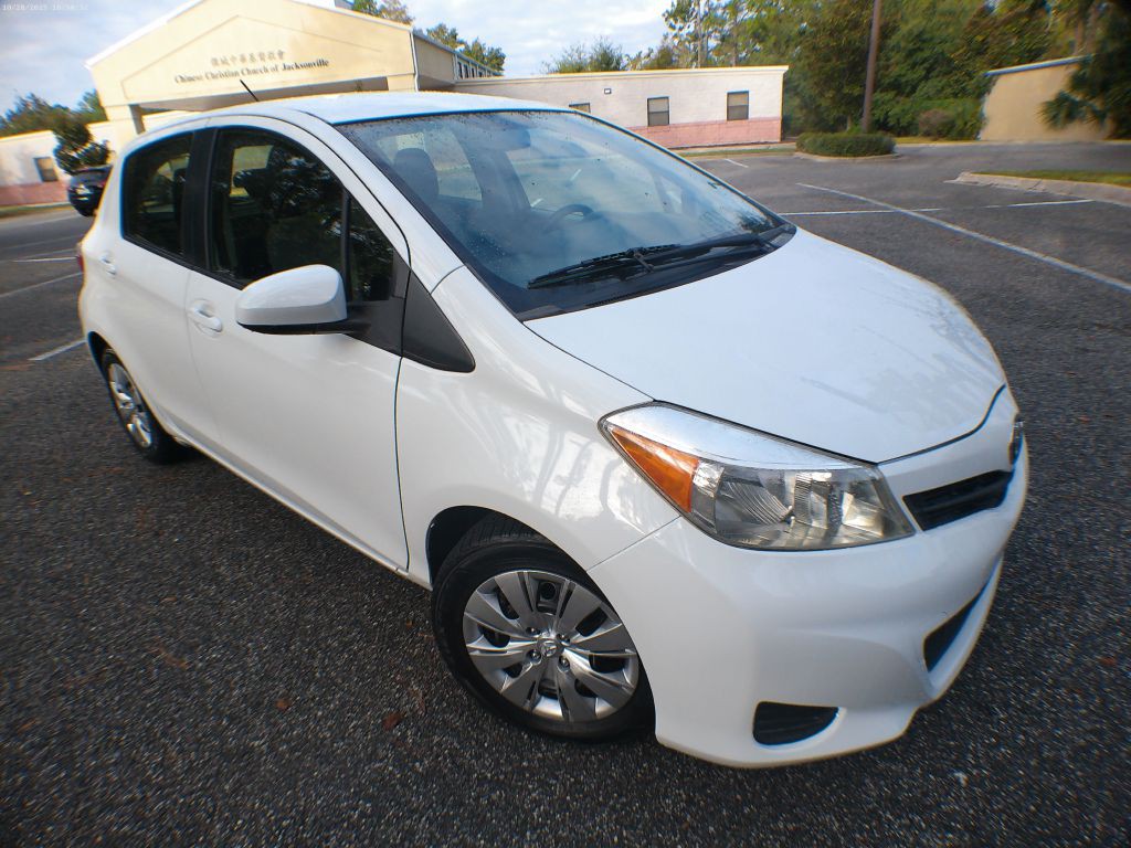 2012 Toyota Yaris Image 2