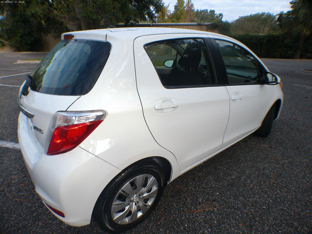 2012 Toyota Yaris Image 3