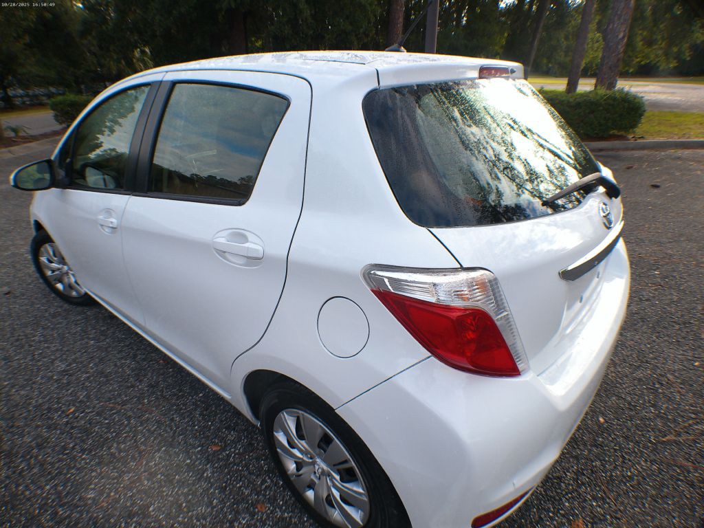 2012 Toyota Yaris Image 4