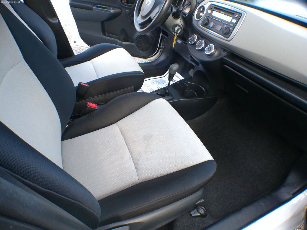 2012 Toyota Yaris Image 7