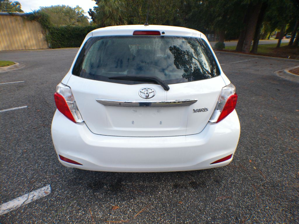2012 Toyota Yaris Image 15