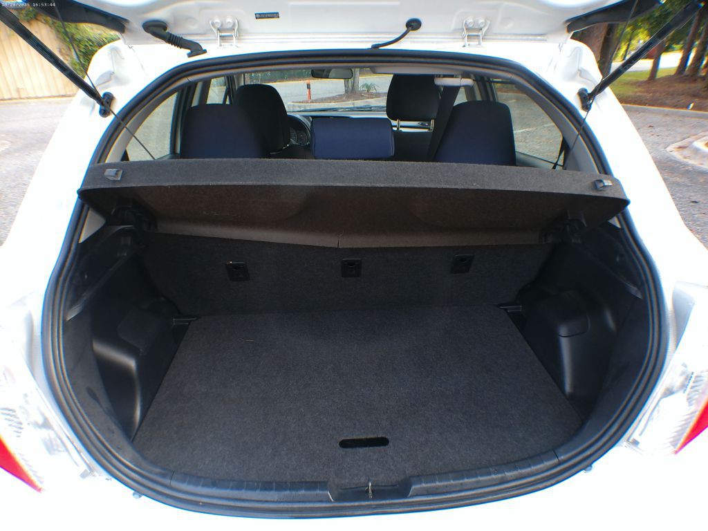 2012 Toyota Yaris Image 16