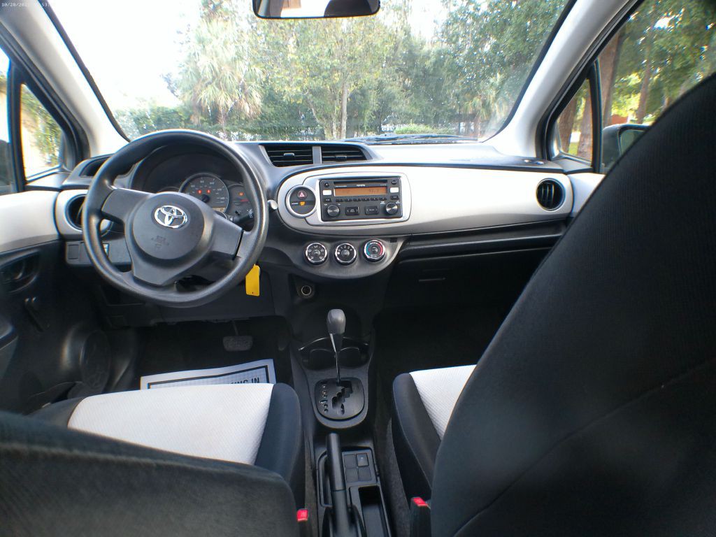 2012 Toyota Yaris Image 17