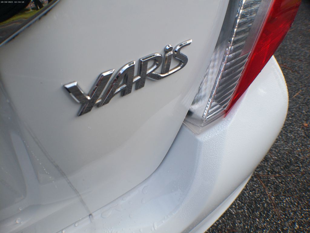 2012 Toyota Yaris Image 19