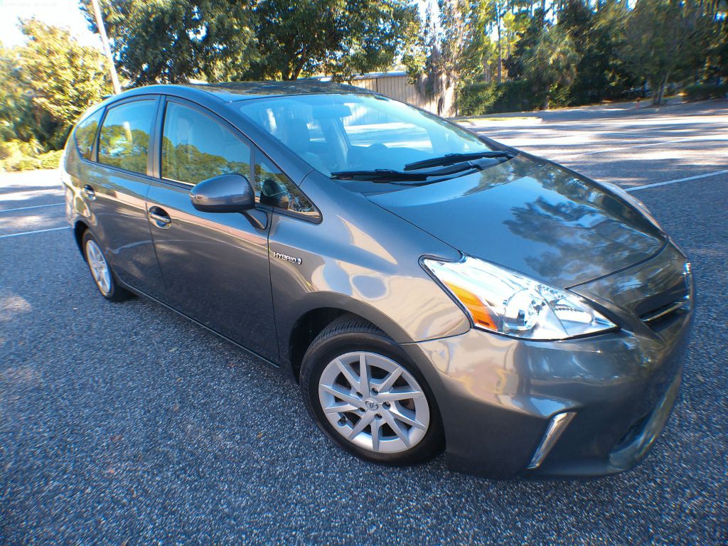 2014 Toyota Prius Image 2