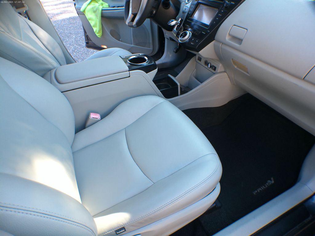 2014 Toyota Prius Image 7