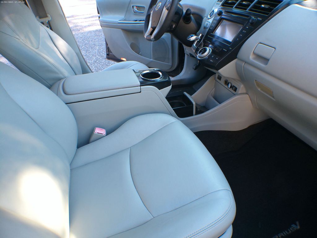 2014 Toyota Prius Image 9