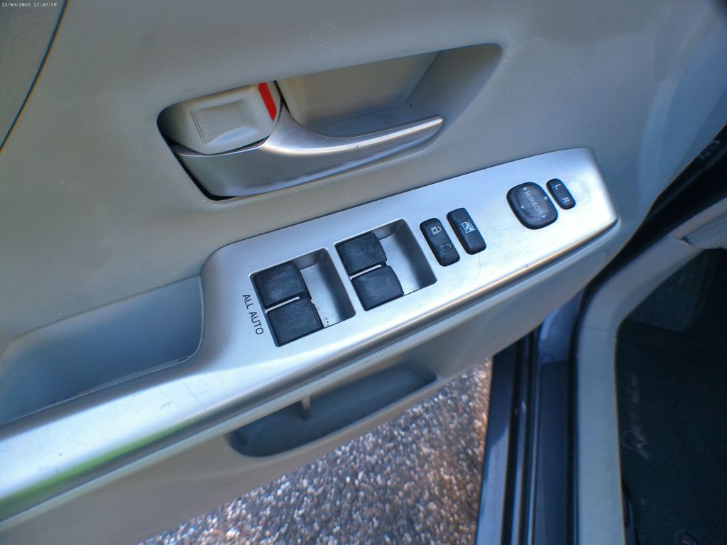 2014 Toyota Prius Image 10