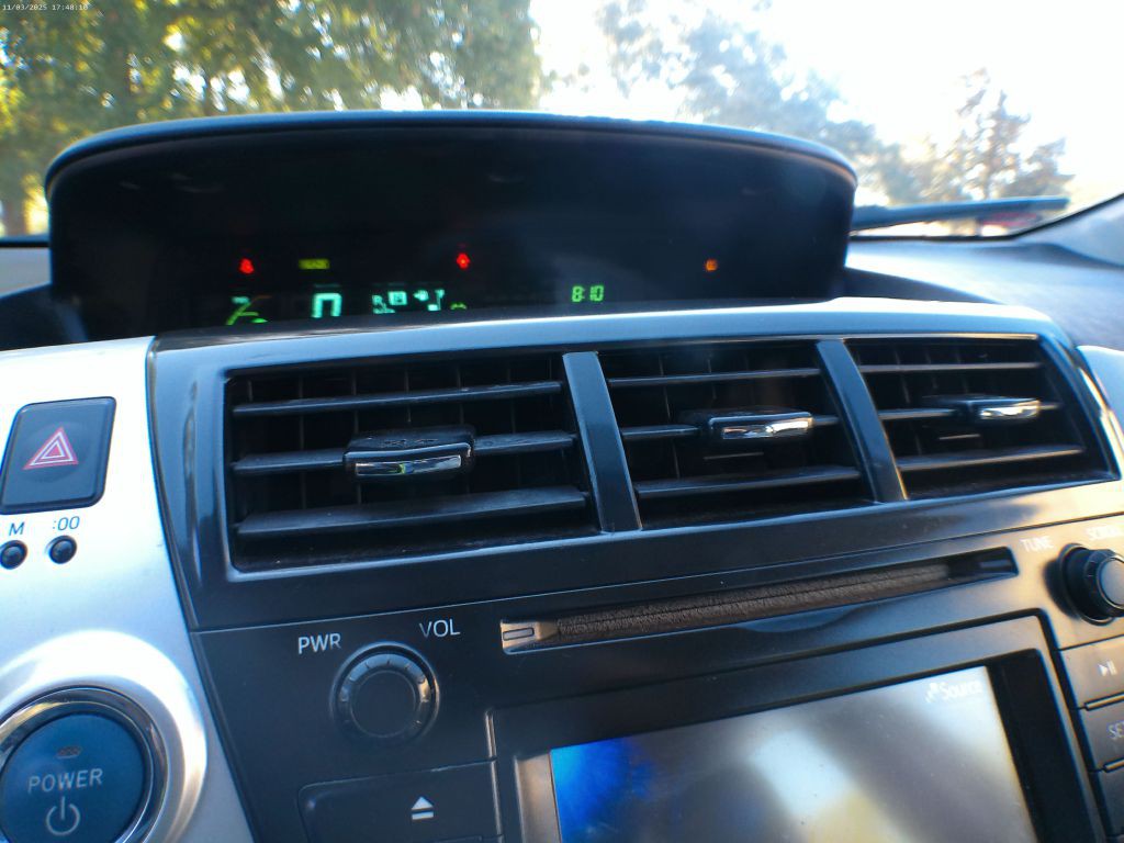 2014 Toyota Prius Image 12