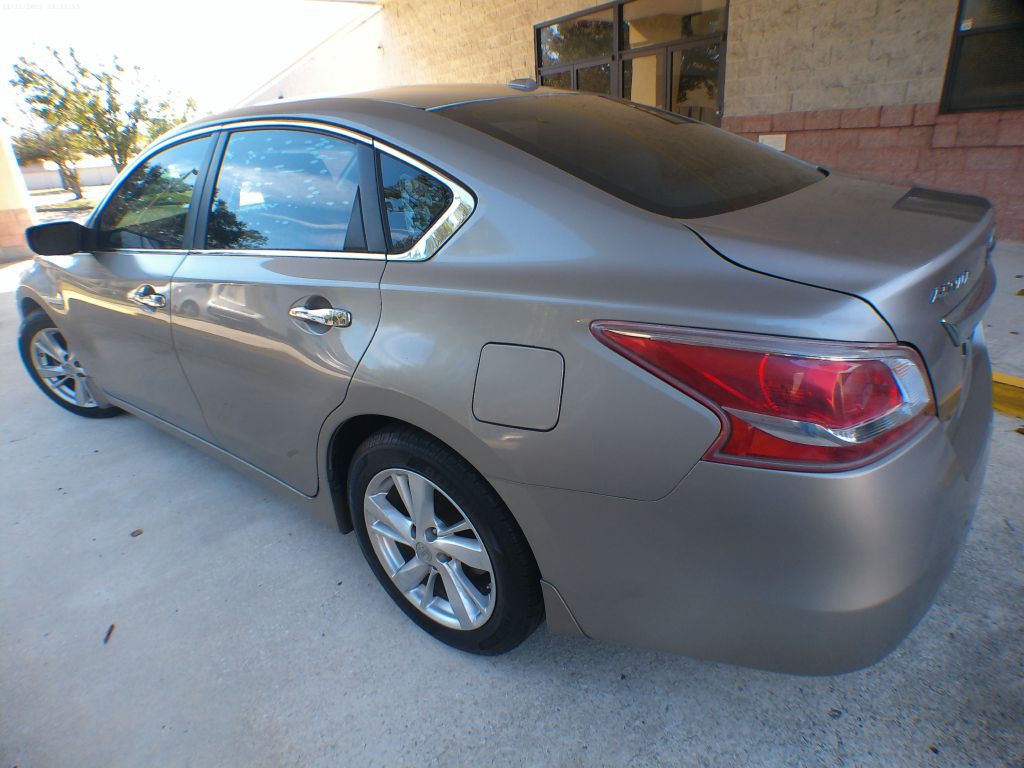 2013 Nissan Altima Image 4