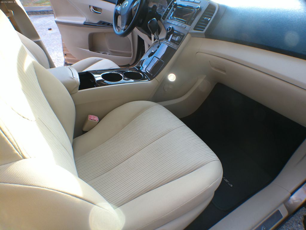 2010 Toyota Venza Image 8