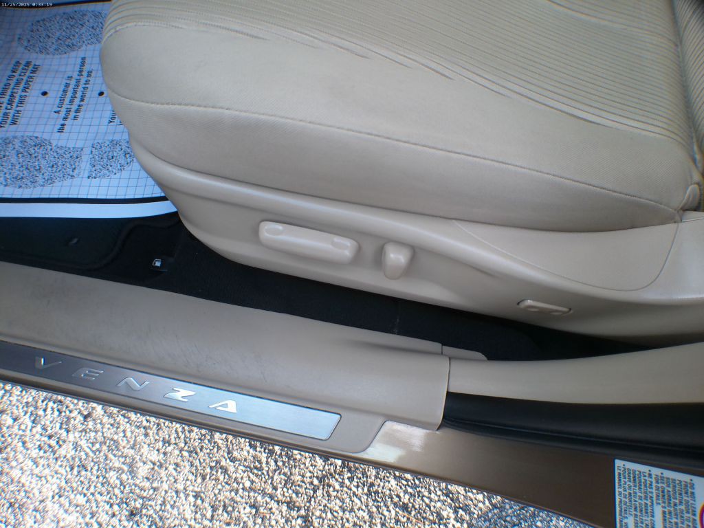 2010 Toyota Venza Image 11