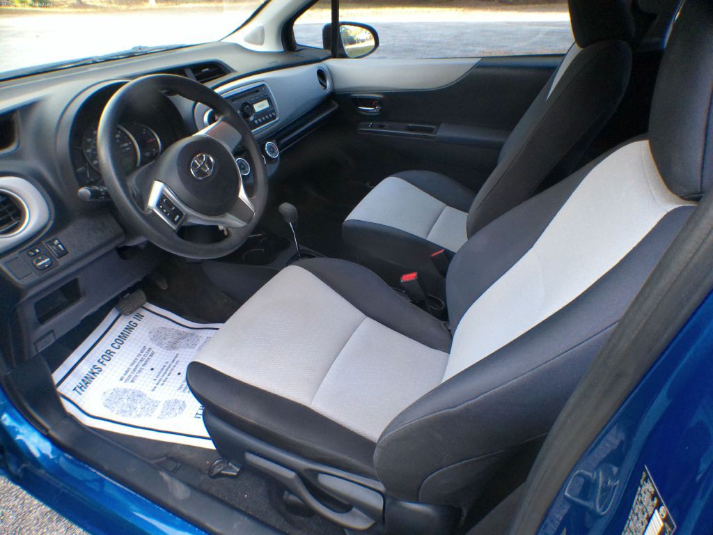 2013 Toyota Yaris Image 5