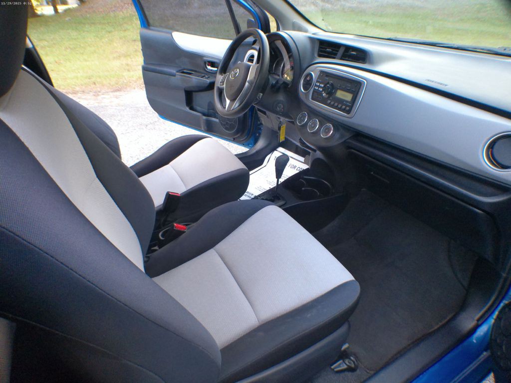 2013 Toyota Yaris Image 6