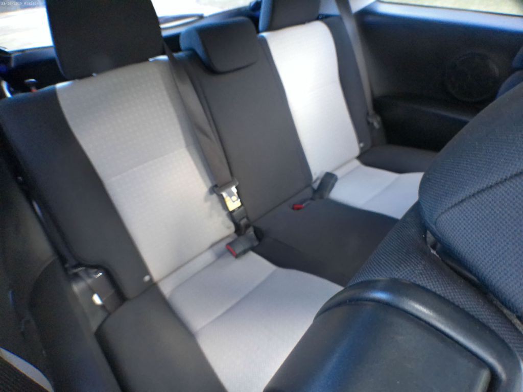 2013 Toyota Yaris Image 7