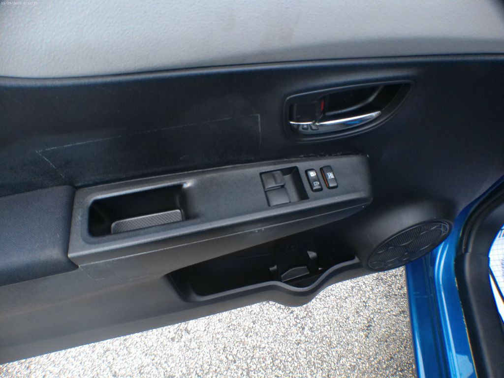 2013 Toyota Yaris Image 8