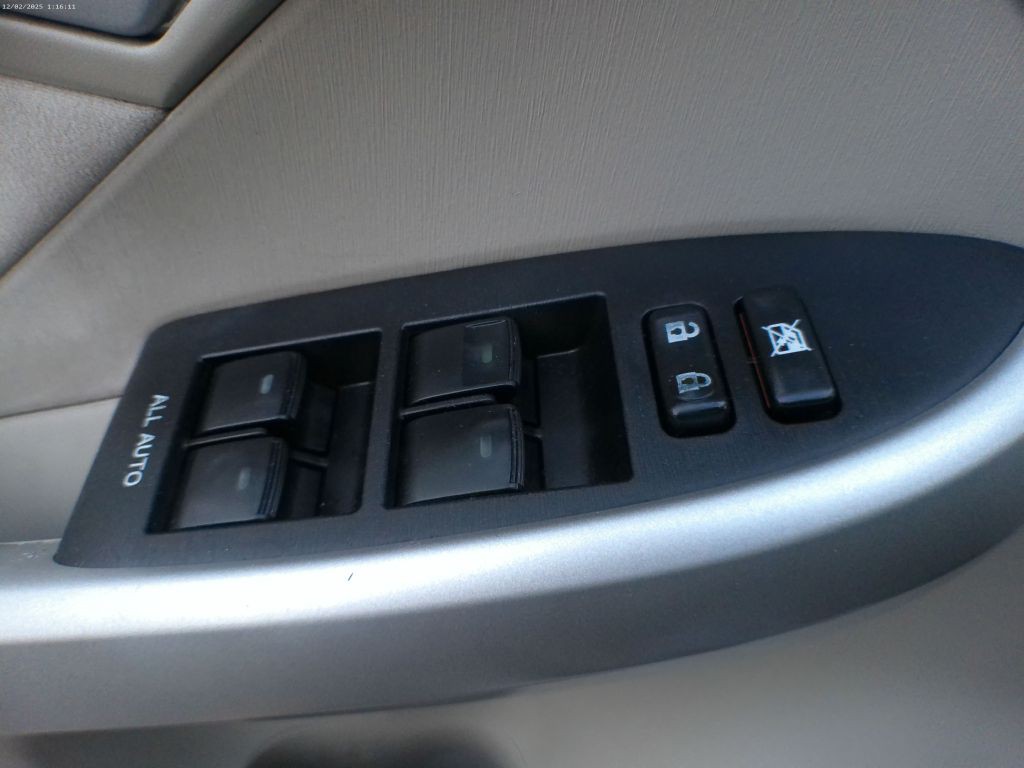 2011 Toyota Prius Image 11