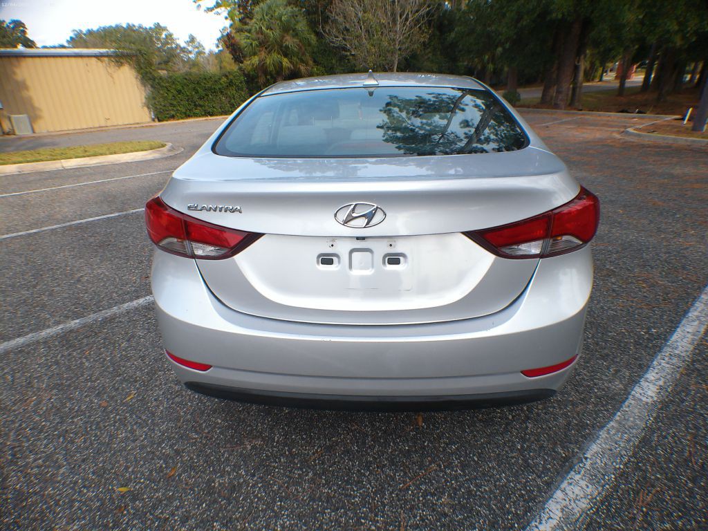 2015 Hyundai Elantra Image 17