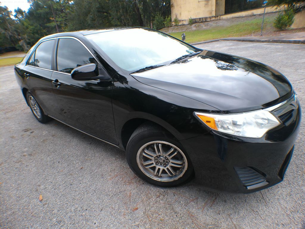 2012 Toyota Camry Image 2