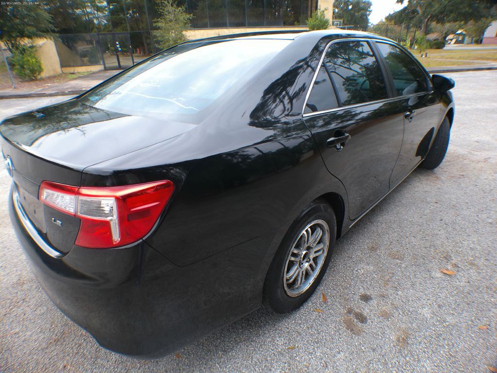 2012 Toyota Camry Image 3