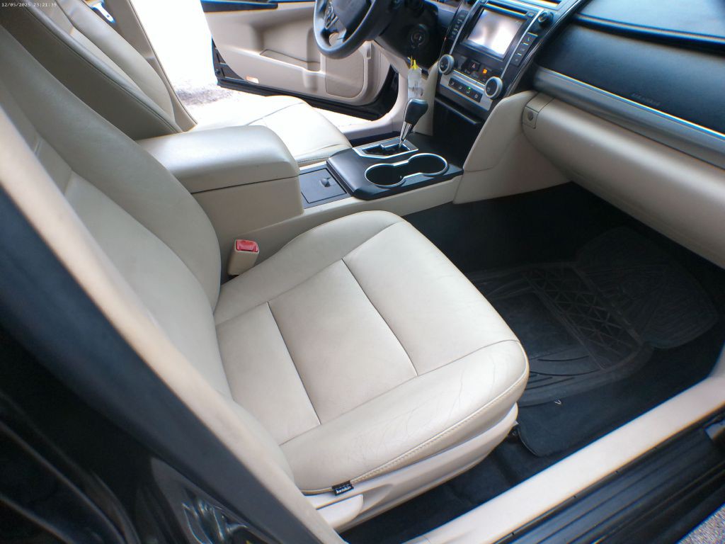 2012 Toyota Camry Image 7
