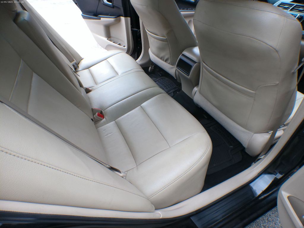 2012 Toyota Camry Image 8