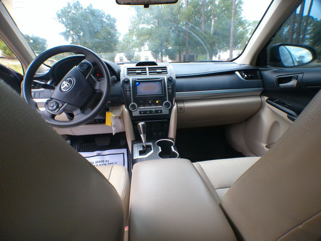 2012 Toyota Camry Image 10