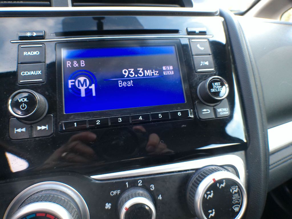 2015 Honda Fit Image 11