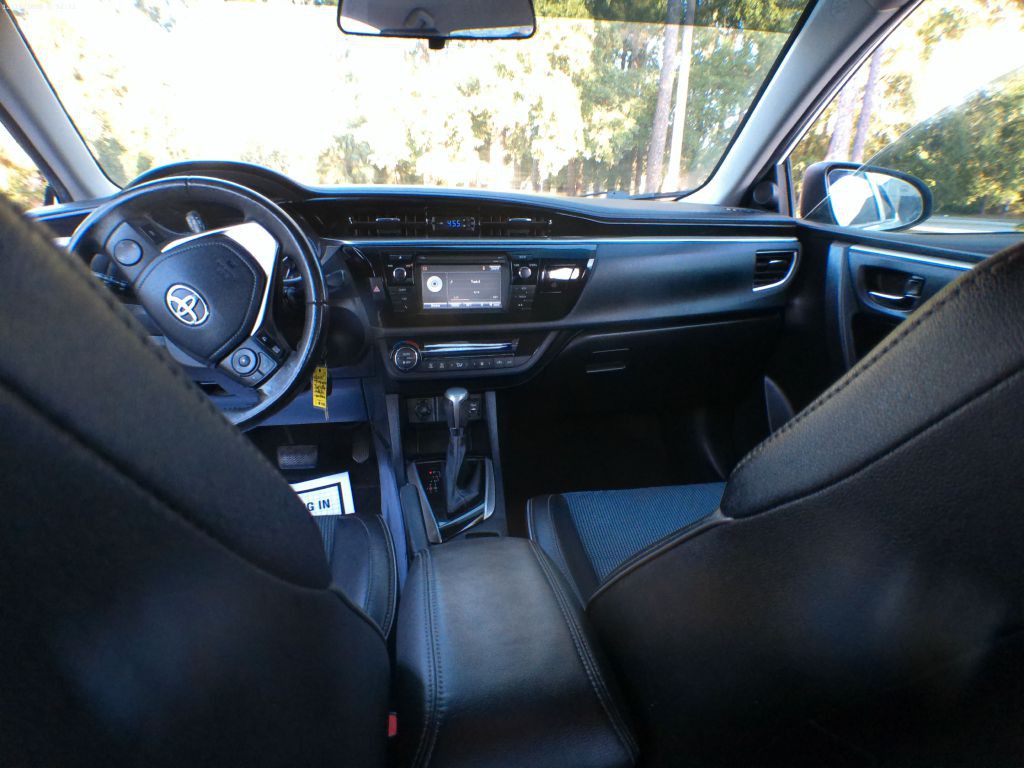 2015 Toyota Corolla Image 10
