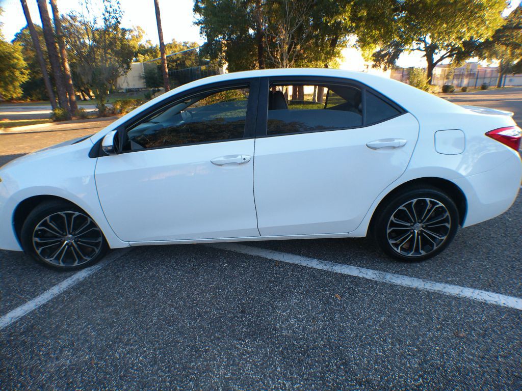 2015 Toyota Corolla Image 14