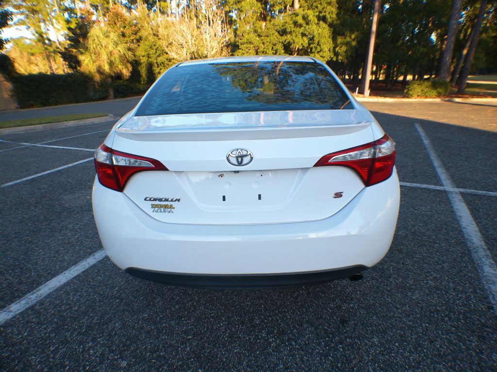 2015 Toyota Corolla Image 16